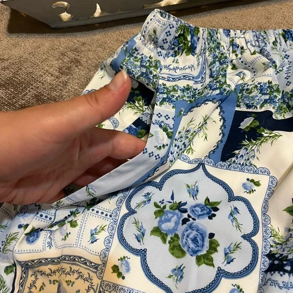Abercrombie &amp; Fitch Blue Patterned Maxi Skirt - Size Medium Petite