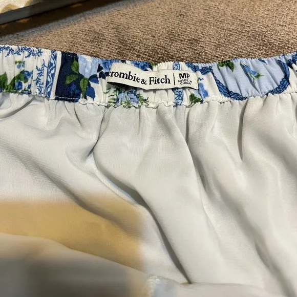 Abercrombie &amp; Fitch Blue Patterned Maxi Skirt - Size Medium Petite