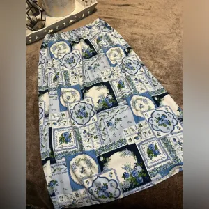Abercrombie &amp; Fitch Blue Patterned Maxi Skirt - Size Medium Petite