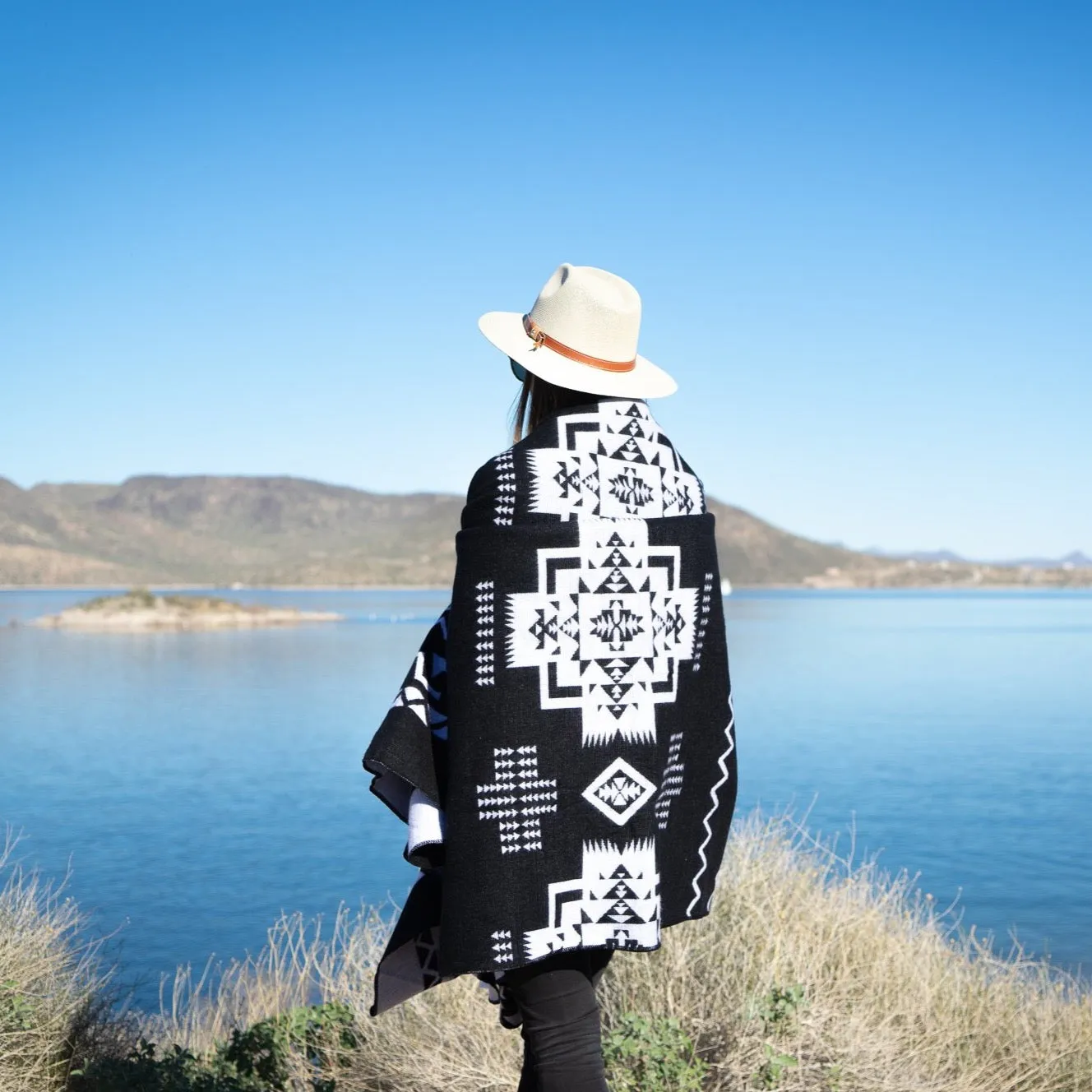 Andean Alpaca Wool Blanket - Black & White