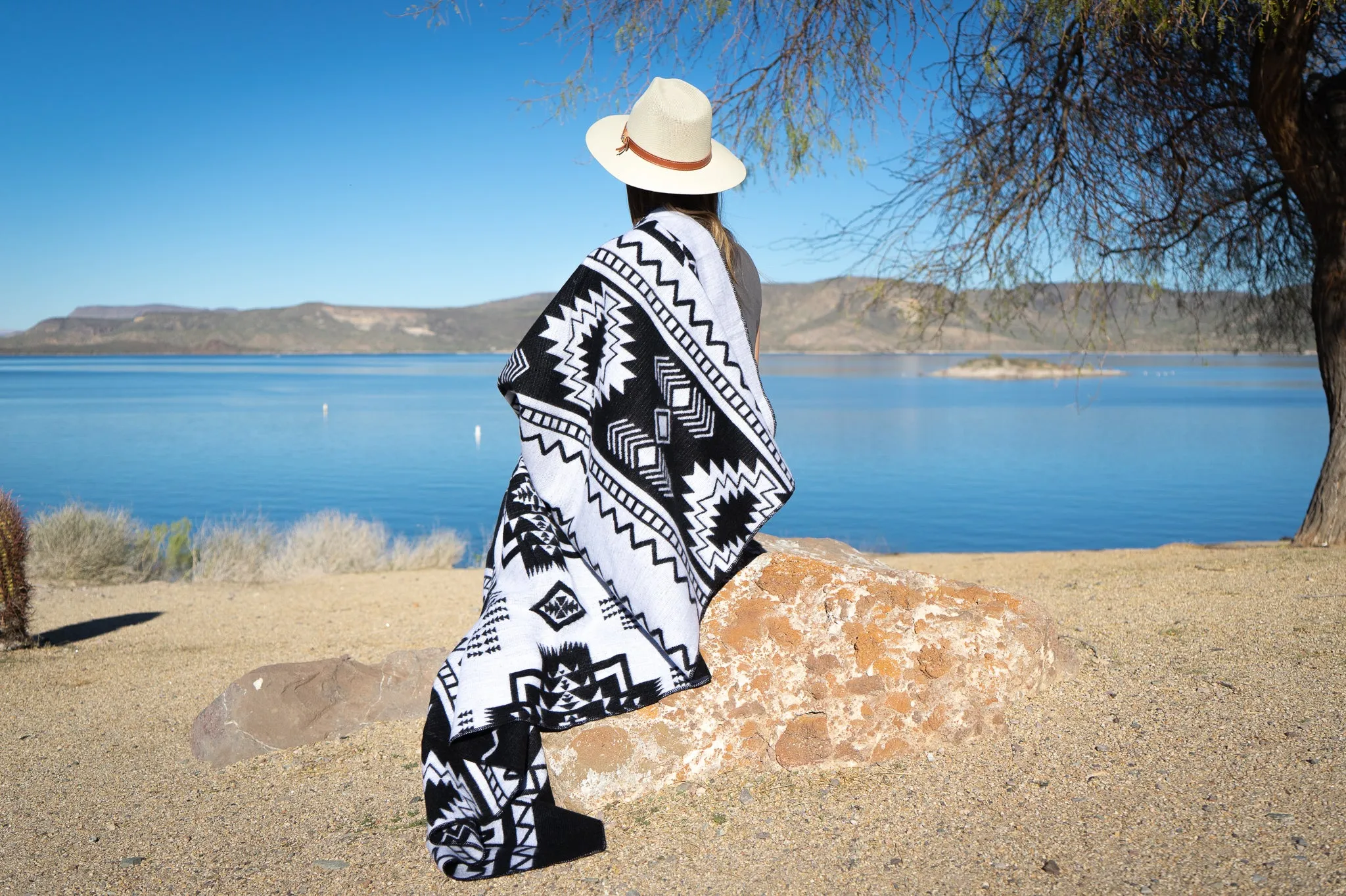 Andean Alpaca Wool Blanket - Black & White