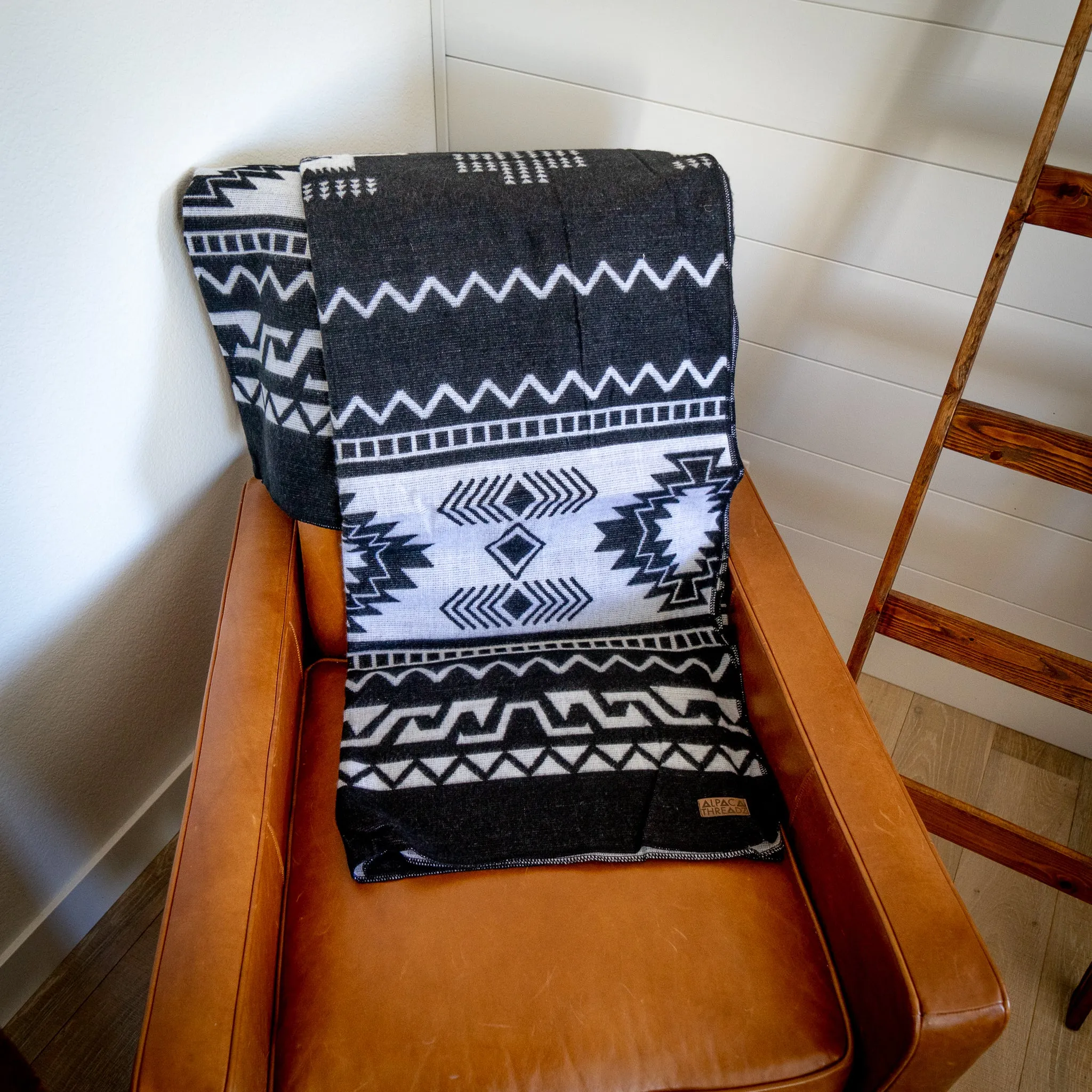 Andean Alpaca Wool Blanket - Black & White