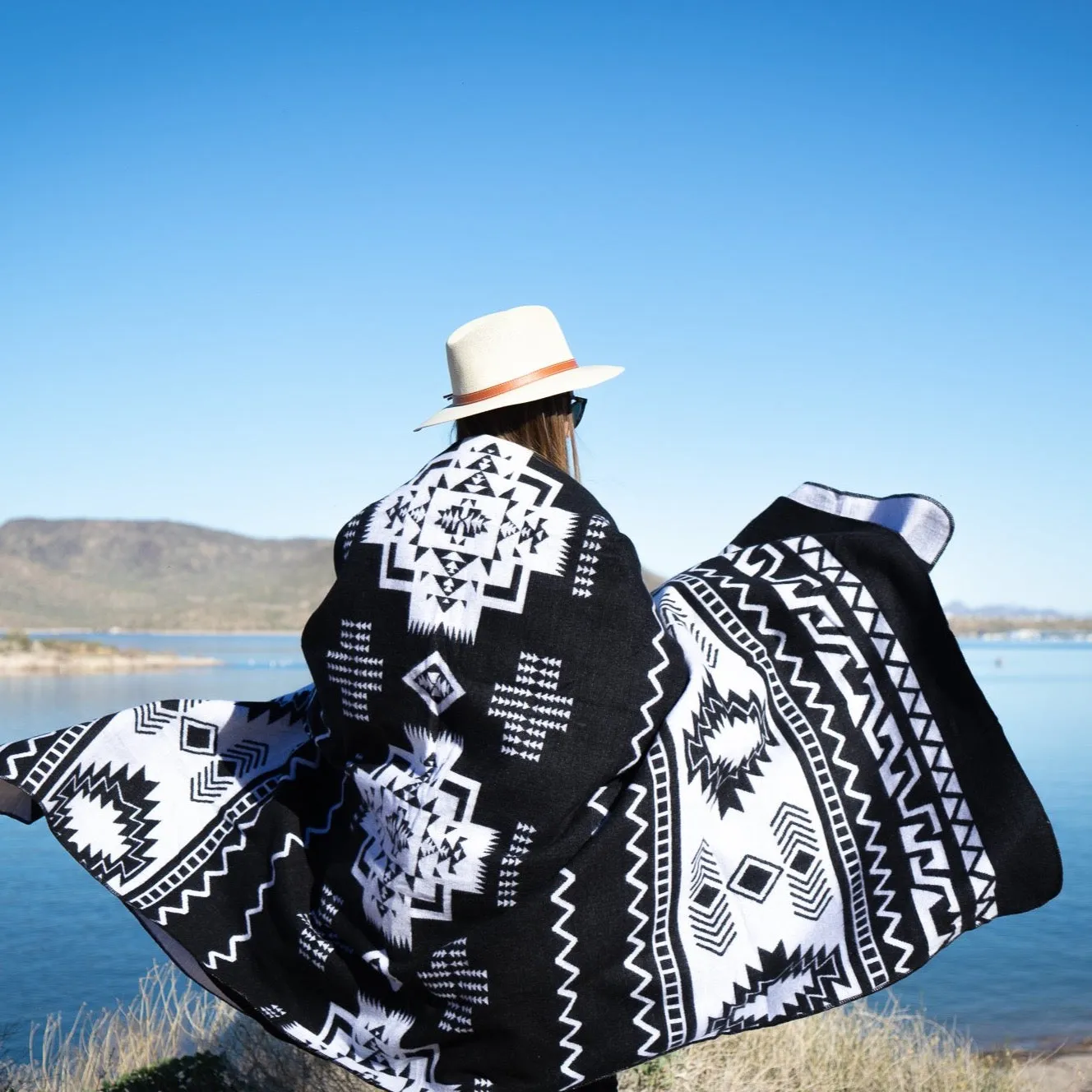 Andean Alpaca Wool Blanket - Black & White