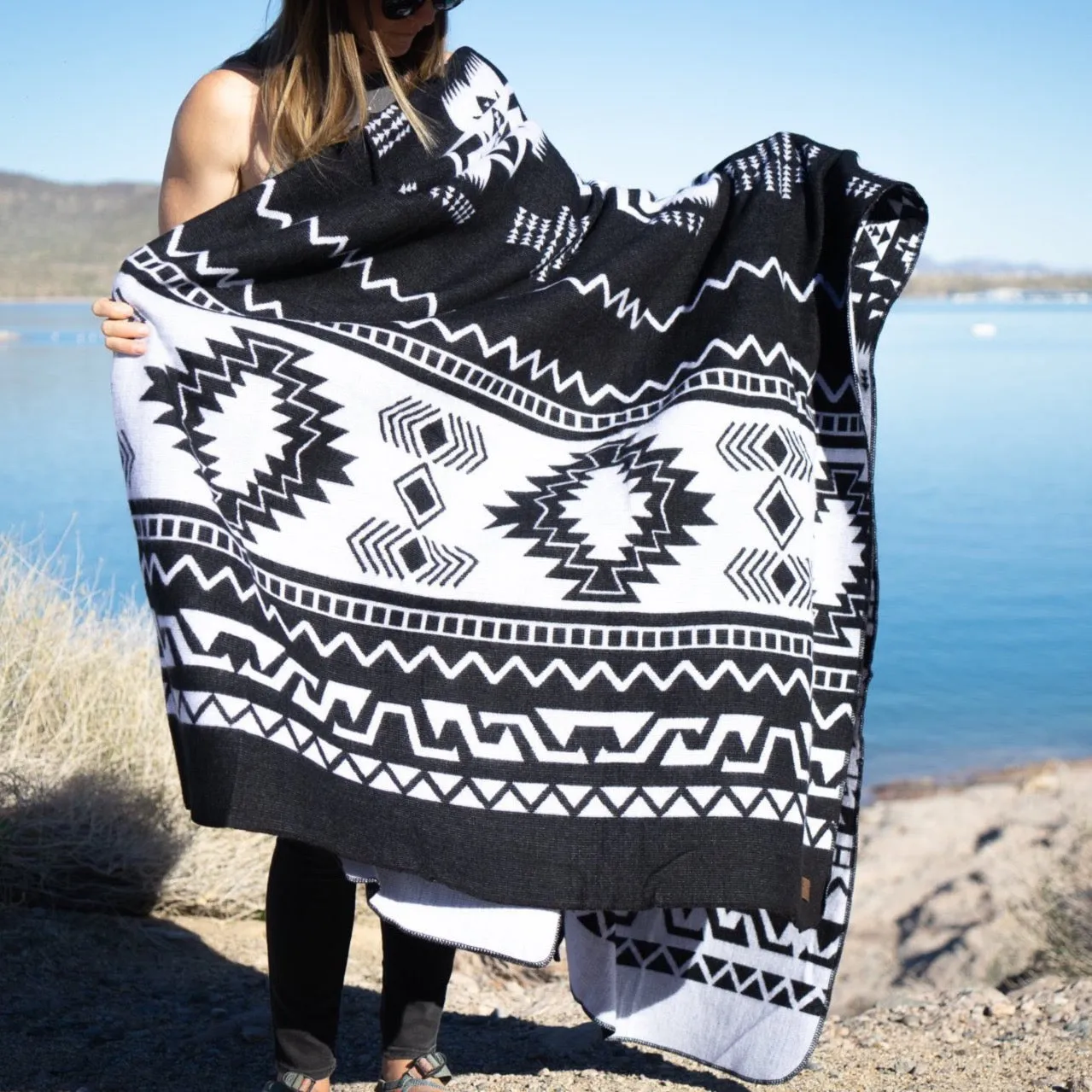 Andean Alpaca Wool Blanket - Black & White