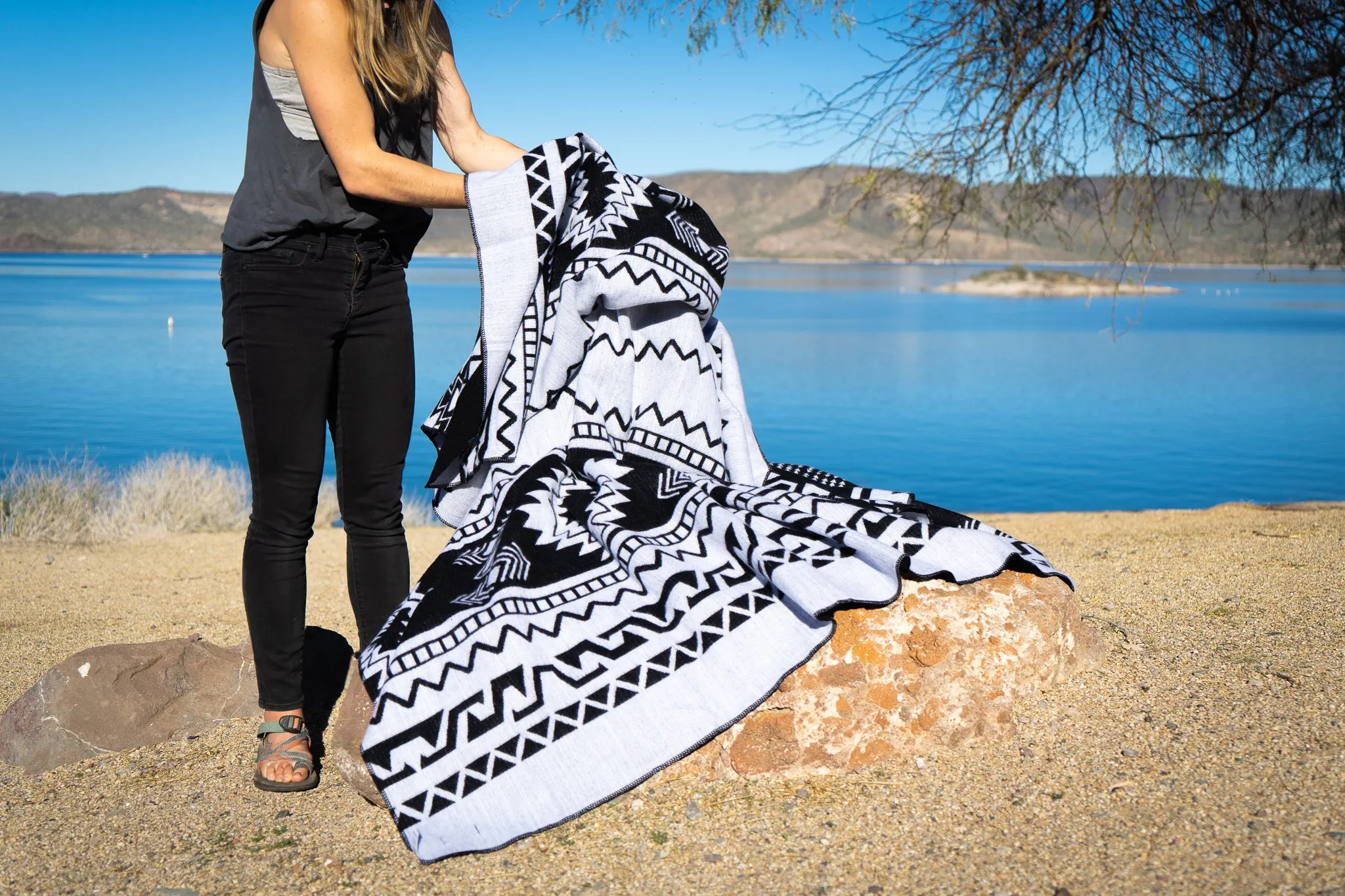 Andean Alpaca Wool Blanket - Black & White