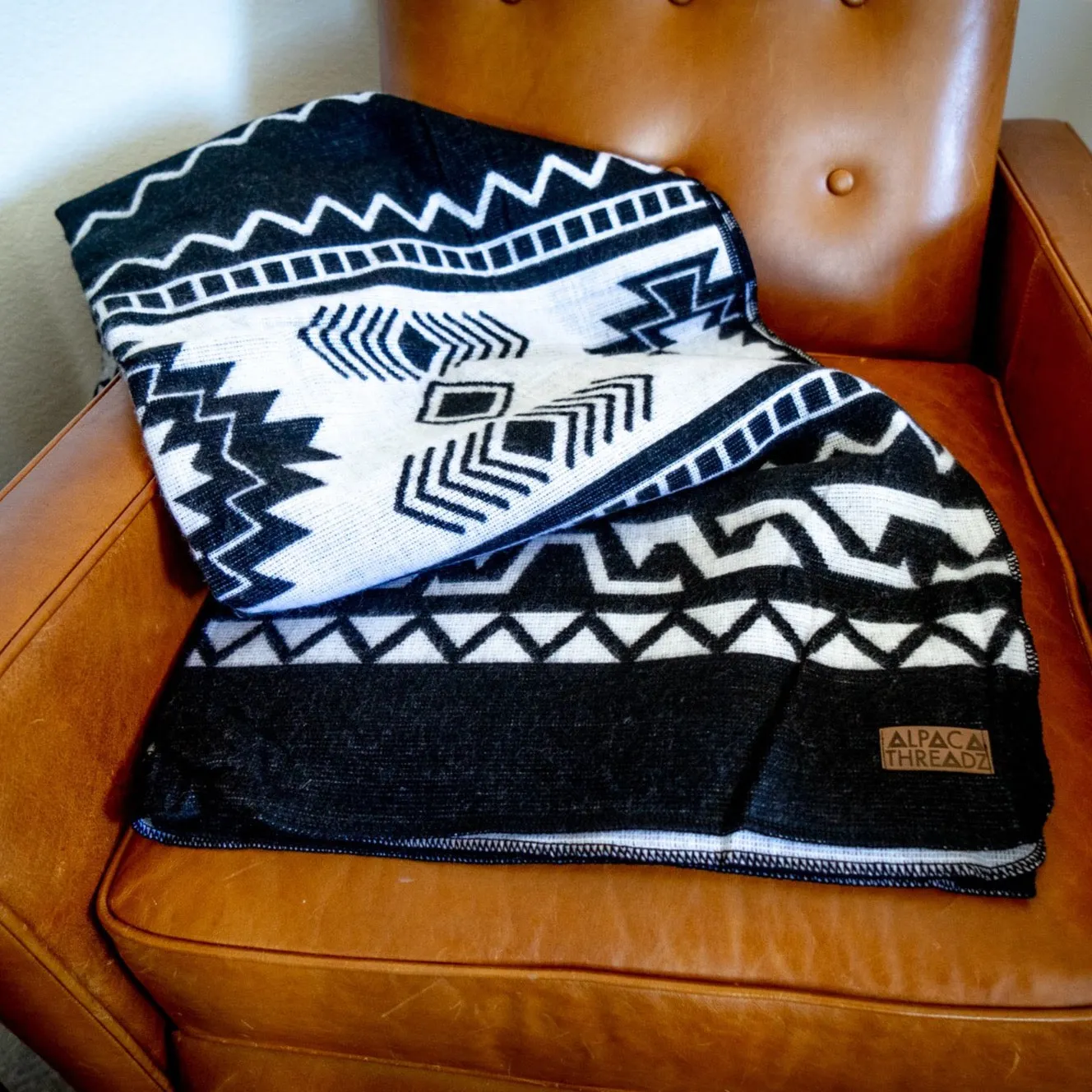 Andean Alpaca Wool Blanket - Black & White