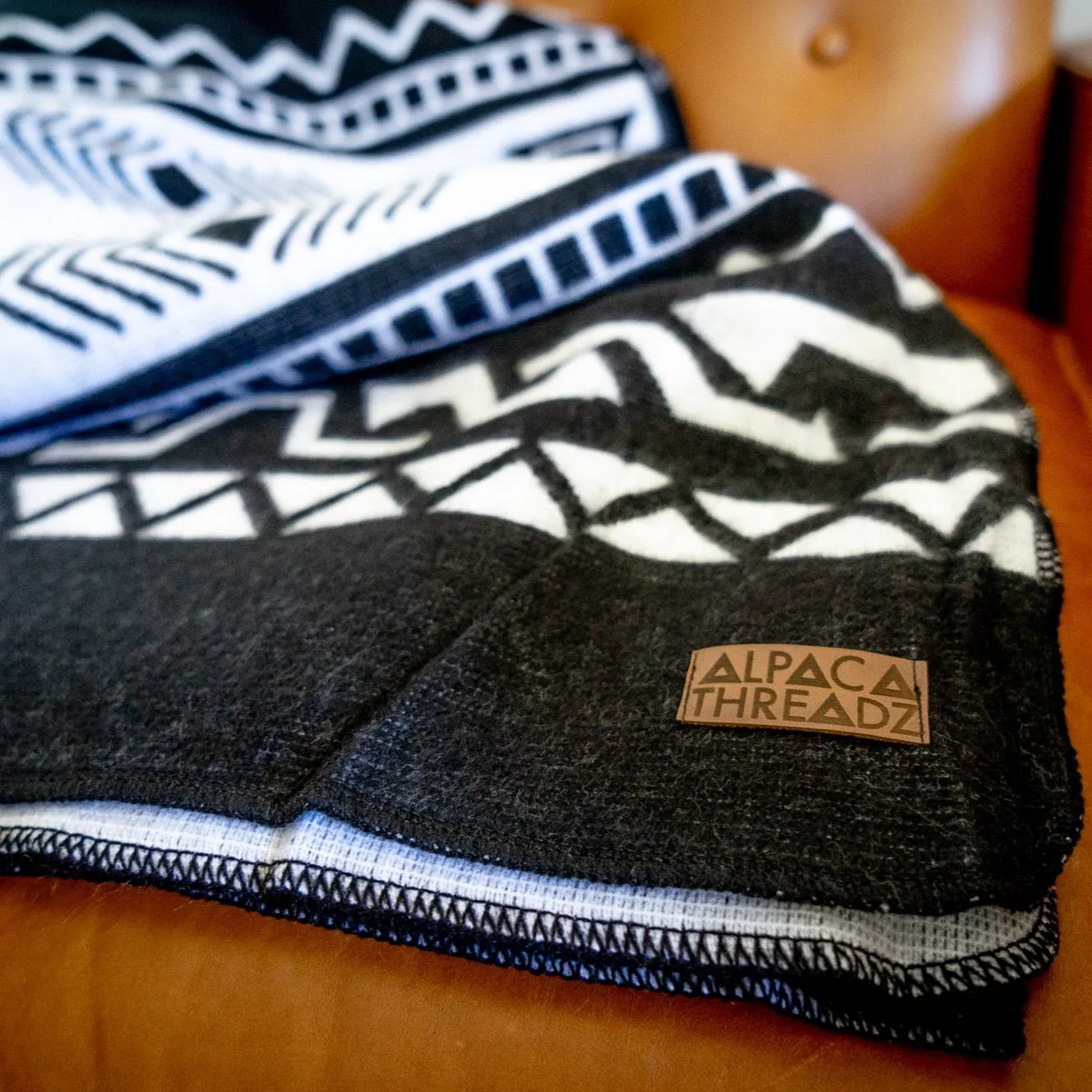 Andean Alpaca Wool Blanket - Black & White