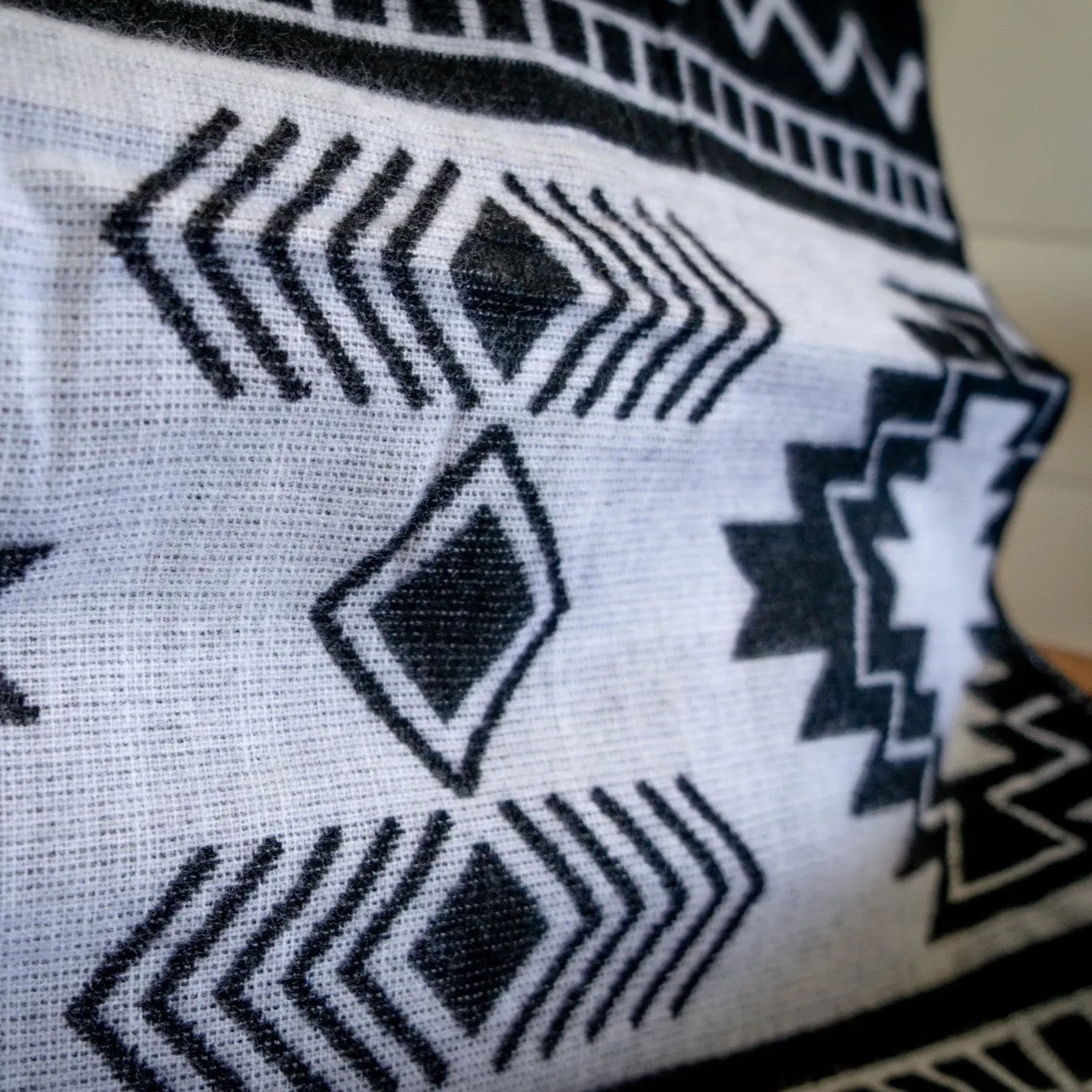 Andean Alpaca Wool Blanket - Black & White