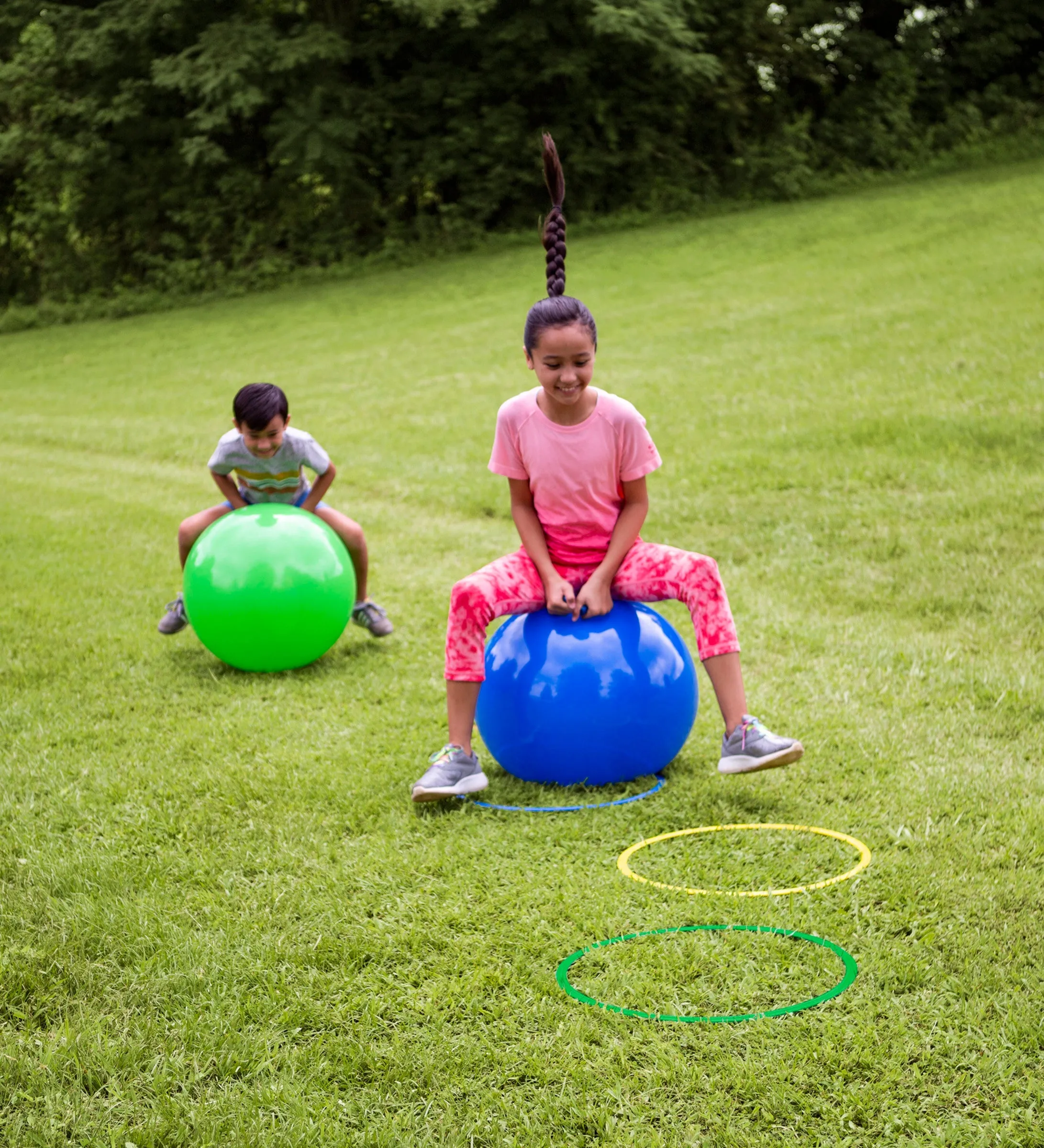 Hearthsong Hopstacle 23-Piece Hop Ball Obstacle Course Set