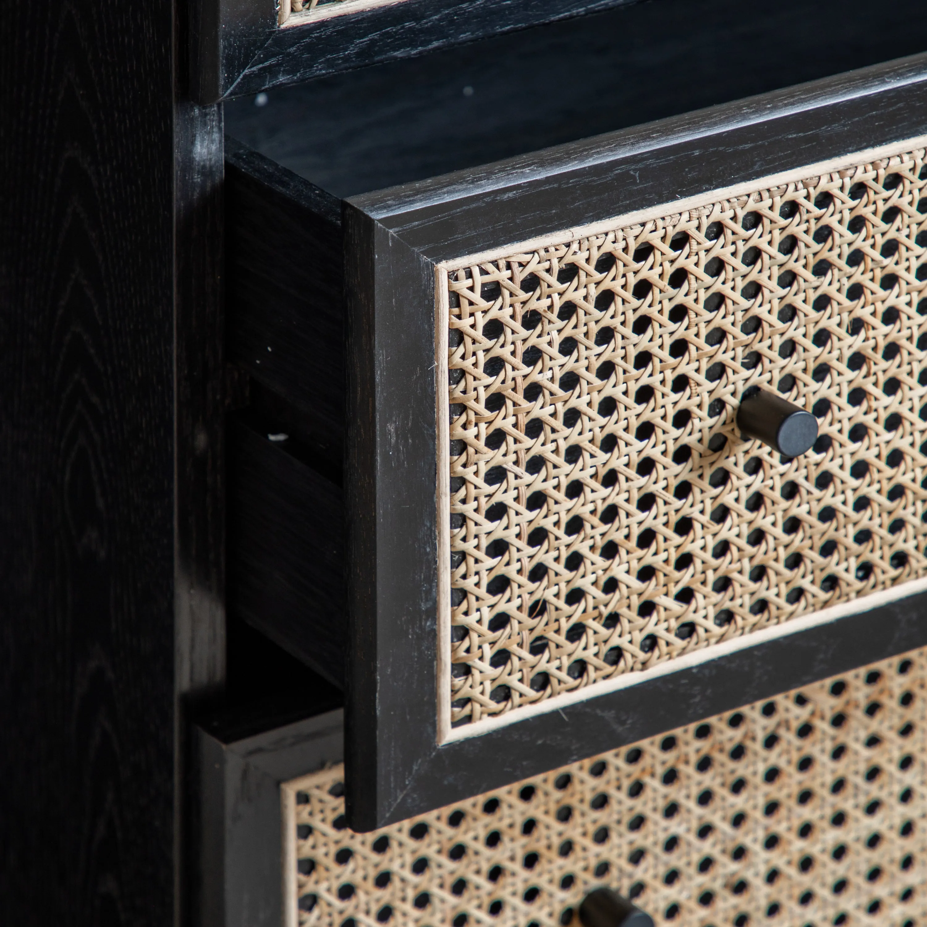 HOXTON Chest of Drawers