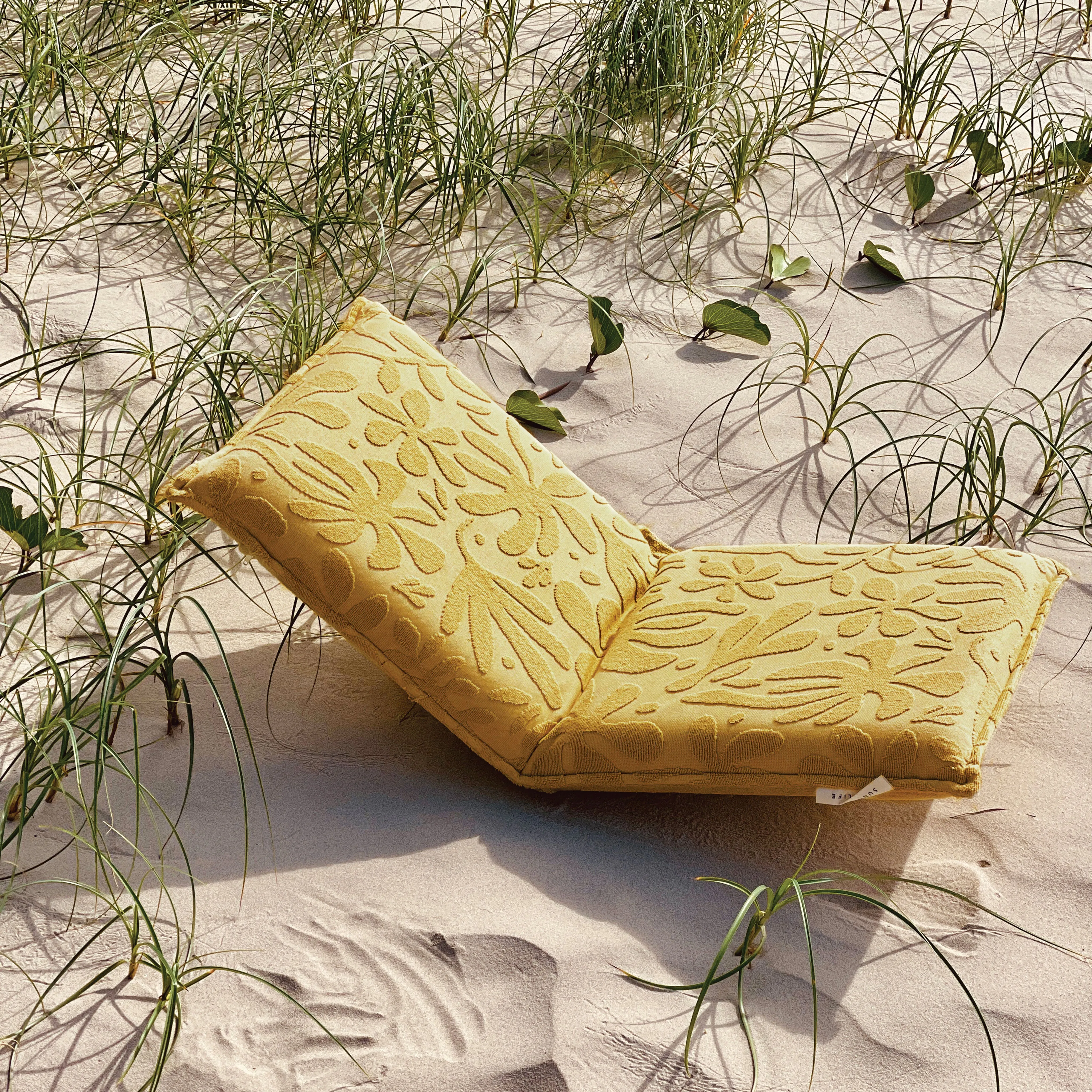 LUXE FOLDING SEAT - MANGO BAY GOLDEN MUSTARD