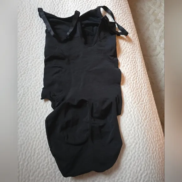 NWT SKIMS $72 Seamless Sculpt Brief Bodysuit In Onyx Size small