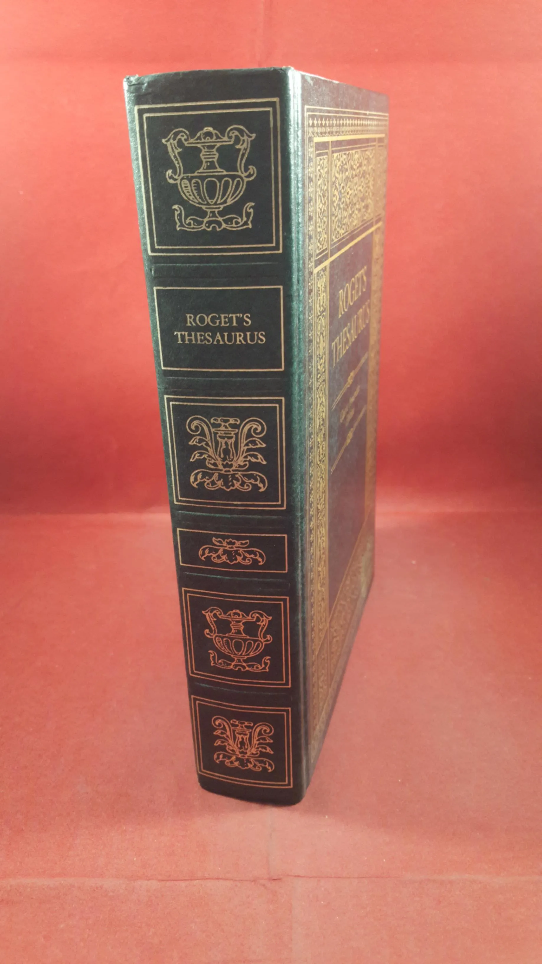 Peter Mark Roget - Thesaurus of English Words And Phrases, Avenel Books, 1979
