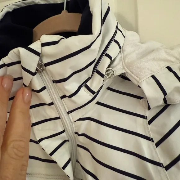 RARE Lululemon Run In The Rain Jacket Quiet Stripe Deep Indigo Size 6