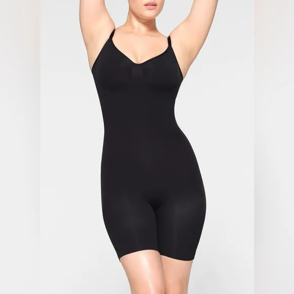 SKIMS BLACK SEAMLESS SCULPT MID-THIGH BODYSUIT | Color: Onyx | NEW/NWOT