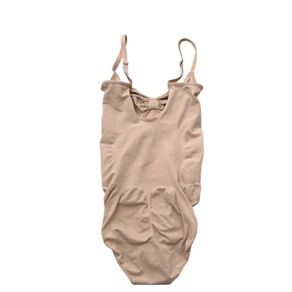 Skims Kim Kardashian Seamless Sculpt Brief Bodysuit Shapewear Mica Nude Medium