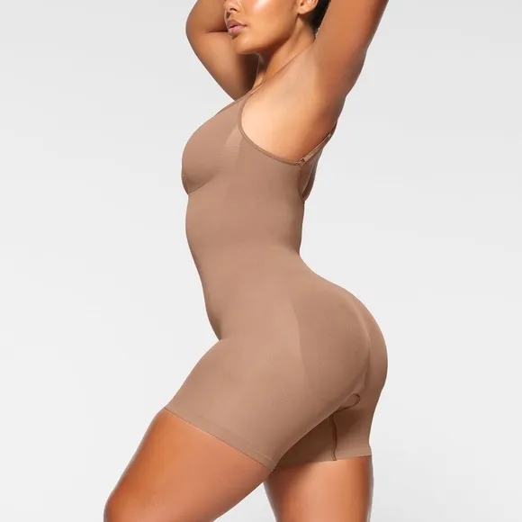 SKIMS Mid Thigh Adjustable Strap Bodysuit NEW Small