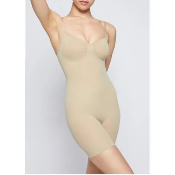 Skims Seamless Sculpt Mid Thigh Bodysuit in Sand Size Small NWOT