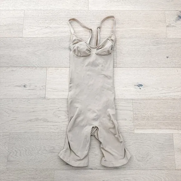 Skims Seamless Sculpt Mid Thigh Bodysuit in Sand Size Small NWOT