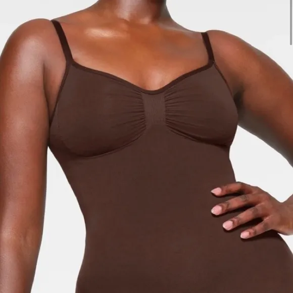 SKIMS Seamless Sculpting Mid Thigh Bodysuit in Espresso Size Large NWOT