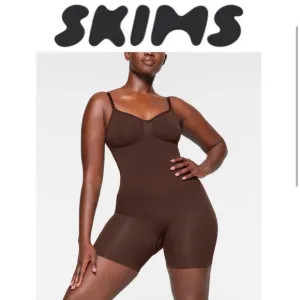 SKIMS Seamless Sculpting Mid Thigh Bodysuit in Espresso Size Large NWOT