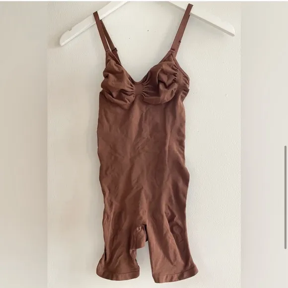 SKIMS Seamless Sculpting Mid Thigh Bodysuit in Espresso Size Large NWOT