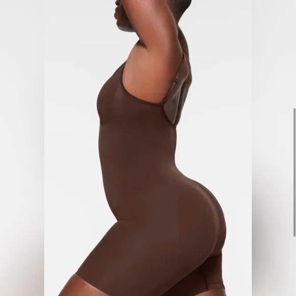 SKIMS Seamless Sculpting Mid Thigh Bodysuit in Espresso Size Large NWOT