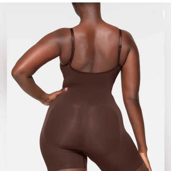 SKIMS Seamless Sculpting Mid Thigh Bodysuit in Espresso Size Large NWOT