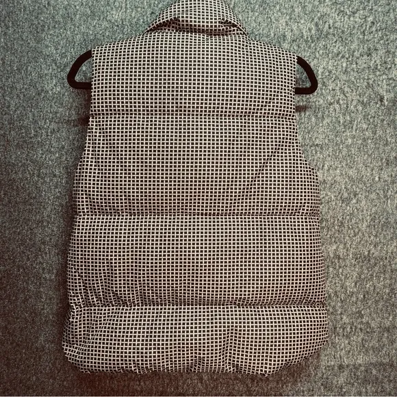 Theory Black and White Patterned Down Vest SM