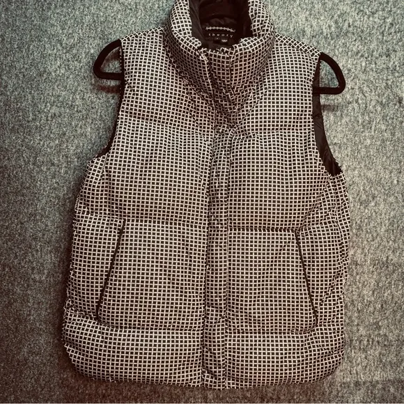 Theory Black and White Patterned Down Vest SM