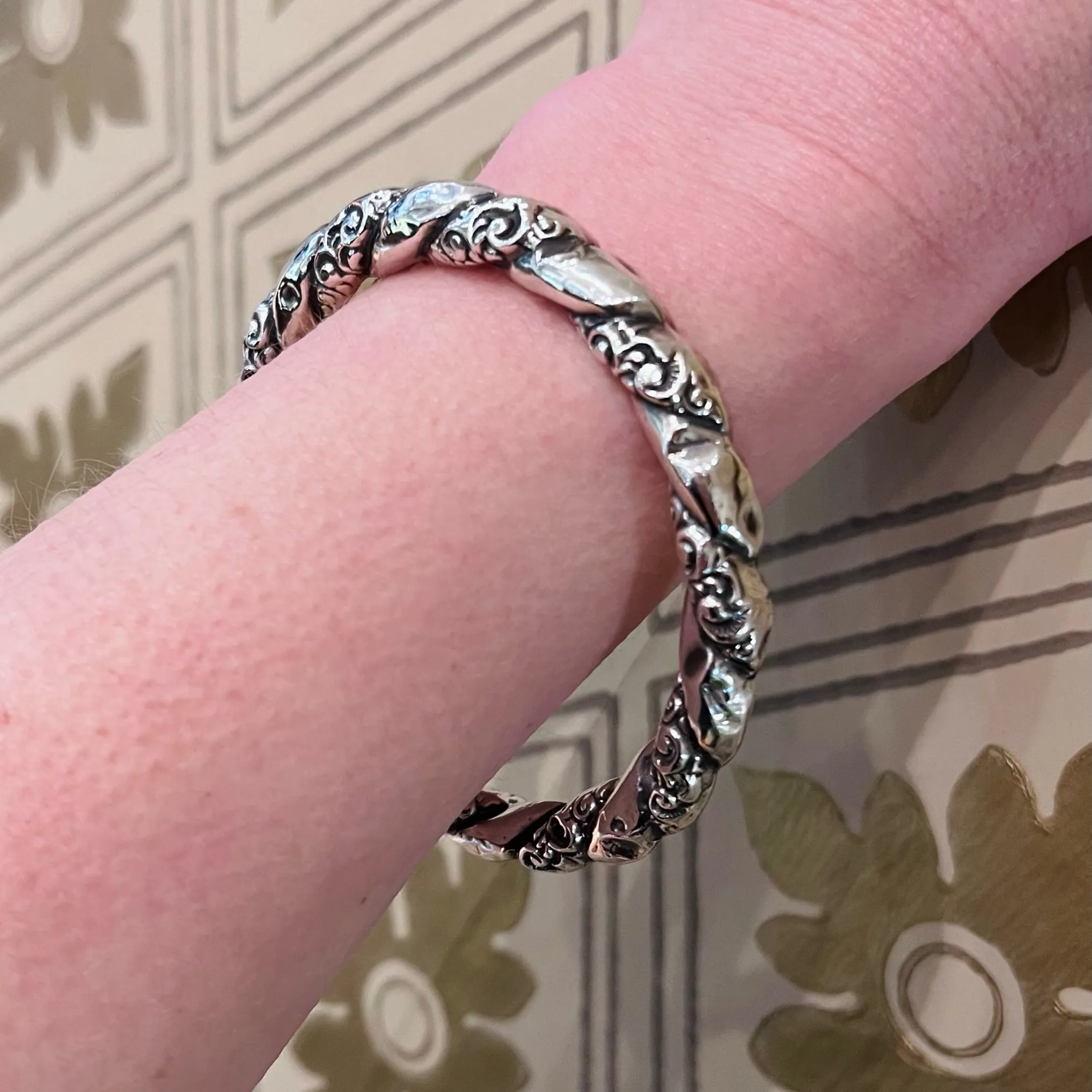 Twisted Foliate Patterned Antique Silver Bangle